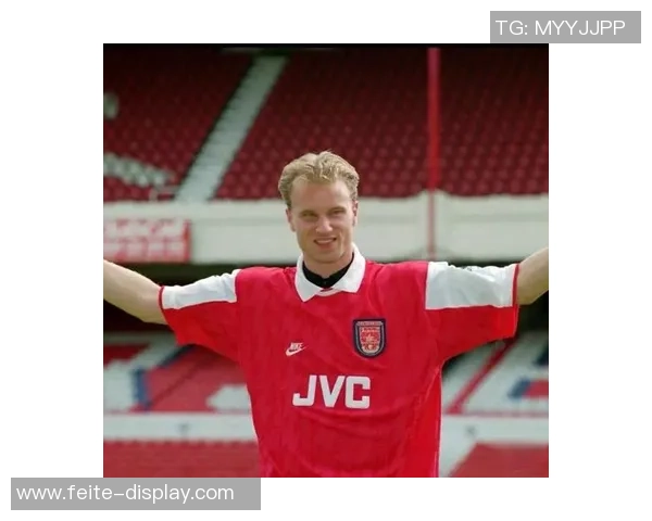 足球传奇风采尽显经典老球星高清海报展示经典瞬间与荣耀时刻 足球传奇风采尽显经典老球星高清海报展示经典瞬间与荣耀时刻